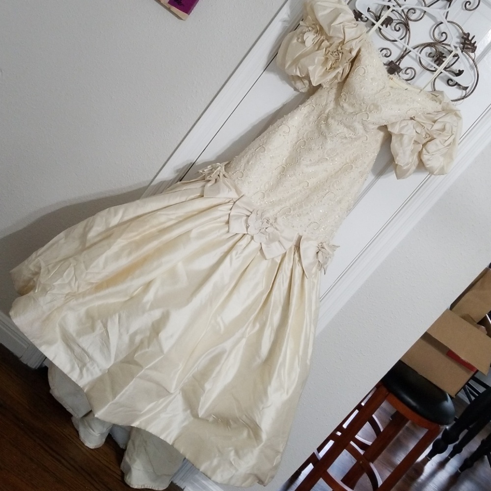 Vintage wedding dress